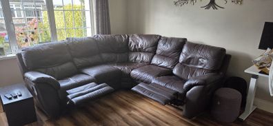 Brown leather Corner suite with 2 recliners