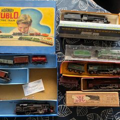 5 x model train engines