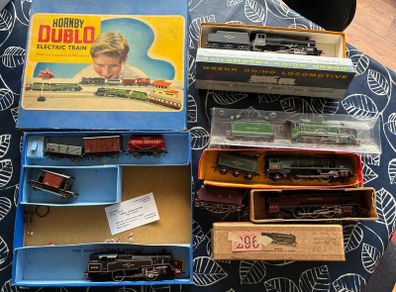 5 x model train engines