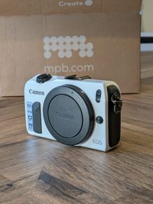 Canon Eos M body (+ free screen protector, spare battery and strap)