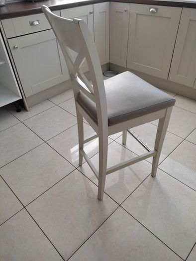 Kitchen Table and Chairs x4