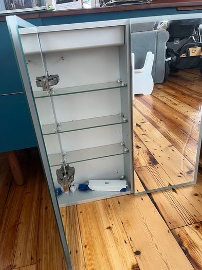 HiB mirrored Bluetooth LED bathroom cabinet [BROKEN]