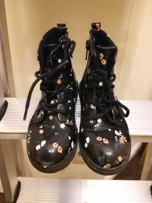 H and M Kids Black Boots Cute Bunny and Flower Design Size 9
