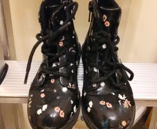 H and M Kids Black Boots Cute Bunny and Flower Design Size 9