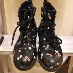 H and M Kids Black Boots Cute Bunny and Flower Design Size 9