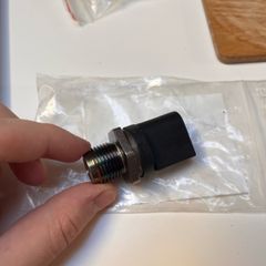 Bosch fuel rail sensor 0281002988