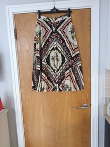 Stradivarius Pleated  Multi Colour  Skirt.  S.M - 12.    .