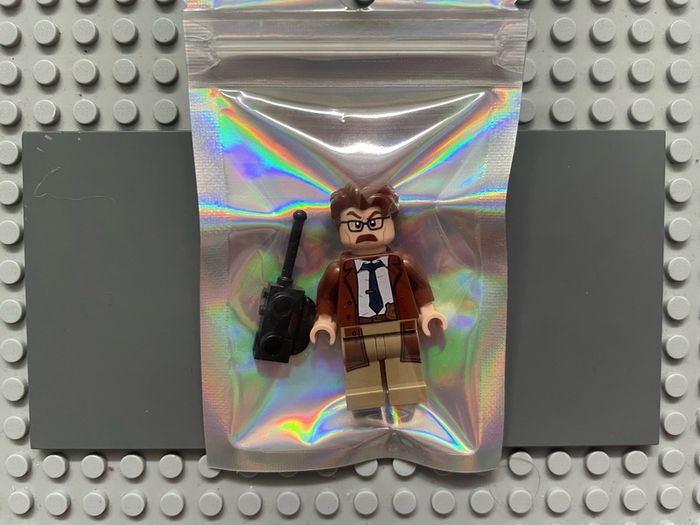 lego super heroes sh0591 Commissioner Gordon minifigure- Reddish Brown Hair and Coat