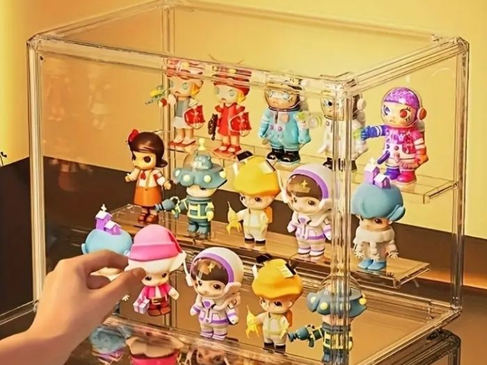 Transparent display box for figurines etc.
