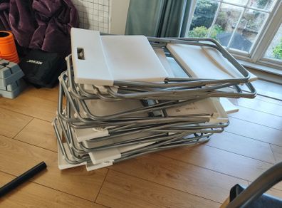 Foldable chairs x12
