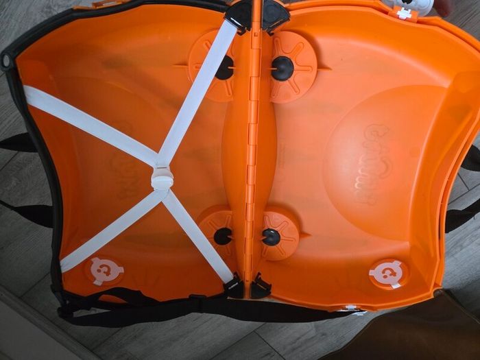 Kids travel Trunki