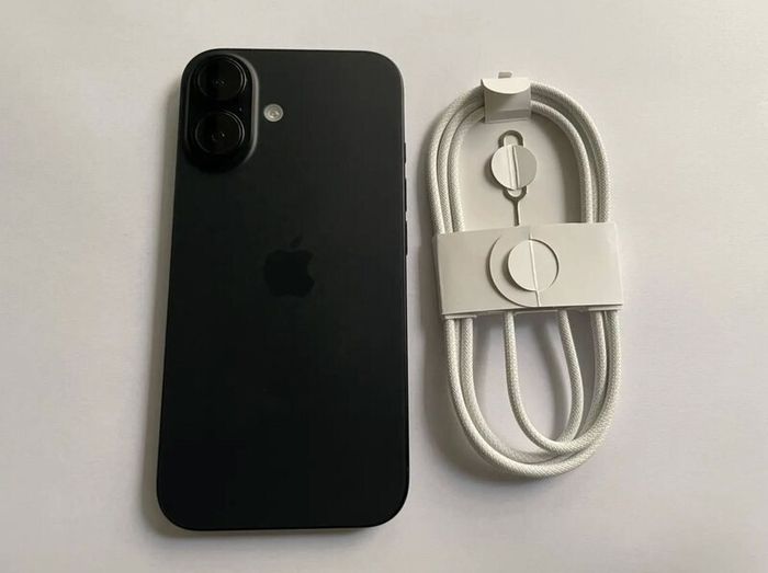 iPhone 16 128GB  Black  Like New, 100% Battery