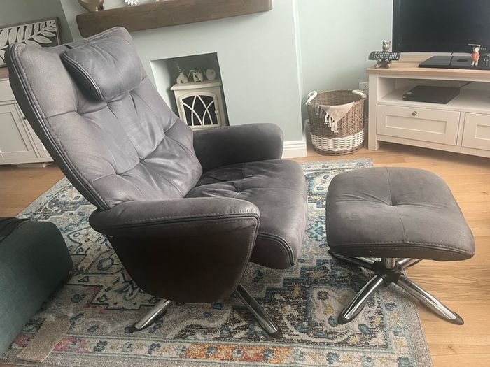 Recliner chair with Footstool