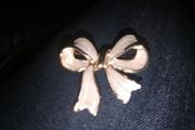 Nice brooch bow design
