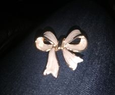 Nice brooch bow design