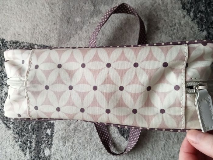 Victoria Green Hanging Wash Cosmetic Bag