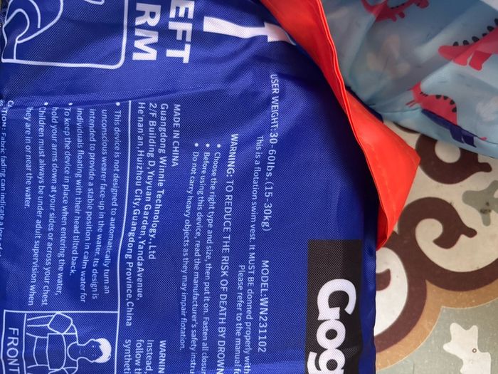 Swimming aids/life jackets