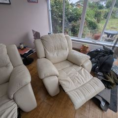 2 leather manual recliner chairs