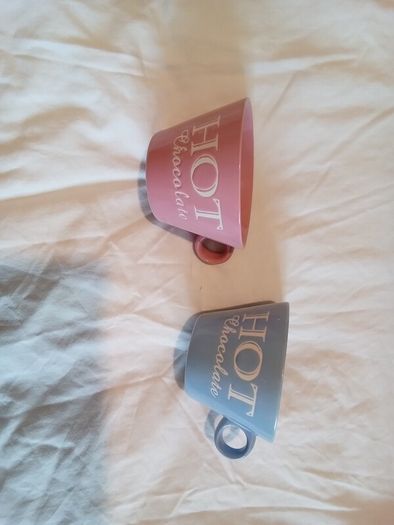 2 x hot chocolate cups
