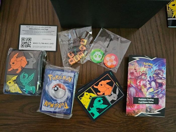 Pokemon TCG Evolving Skies ETB Elite Trainer Box Opened