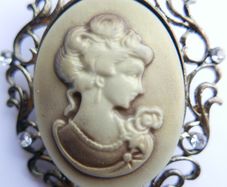 Vintage Cameo Brooch