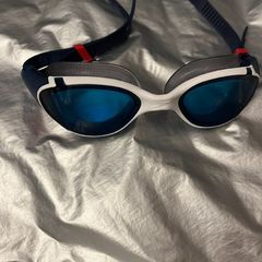 Speedo swimming goggles