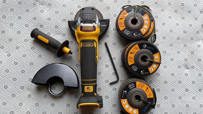 DeWalt 18v angle grinder, like new.