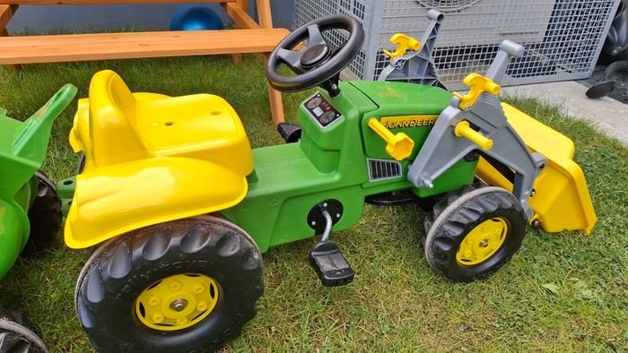 Kids John Deere pedal tractor