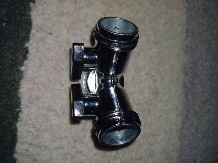 Garden hose splitter brand new metal