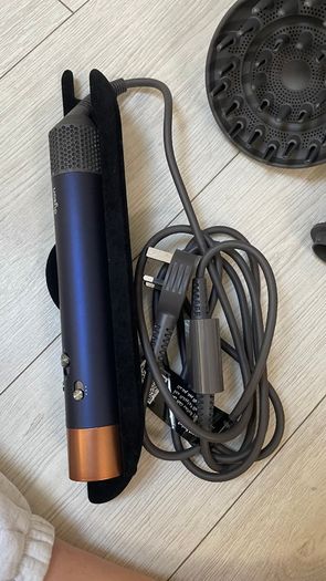 Dyson Airwrap - almost new condition