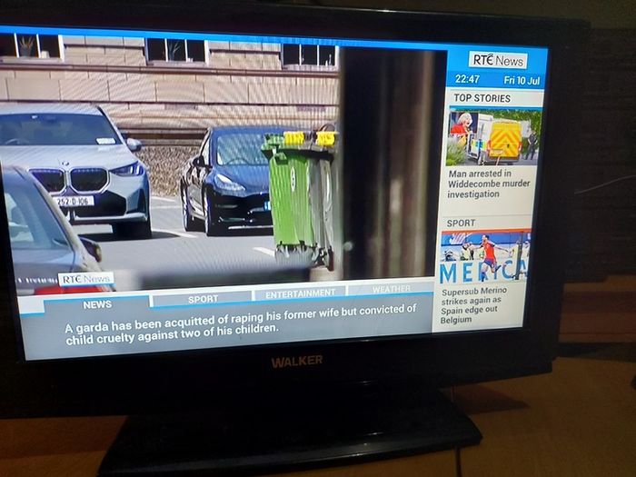 Walker 19 inch TV Model WP1940DCD, comes with remote control