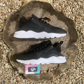 Premium Nike Air Huarache Black Leather