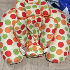 Baby feeding cushion