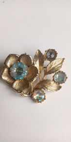 Vintage gold tone flower shaped statement brooch pin 21.3g     brooch