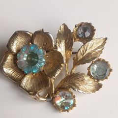 Vintage gold tone flower shaped statement brooch pin 21.3g     brooch