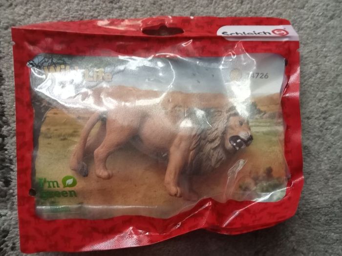 New Schleich Lion Figure