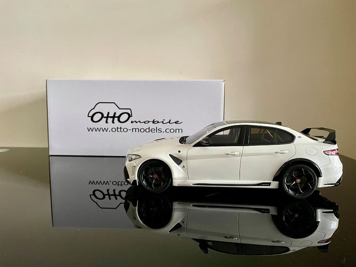 Alfa Romeo Giulia GTAm White - Otto Ottomobile 1/18