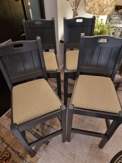 Beautiful Kitchen Island Stools x 4