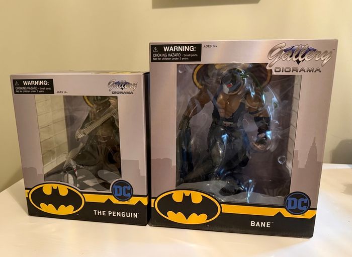 DC Comics Diamond Select PVC gallery Bane and Penguin statues