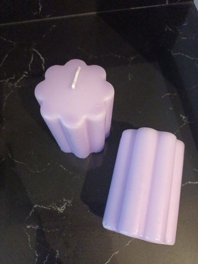 2 lilac pillar ridged candles