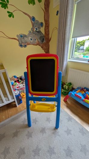 Crayola Easel Chalkboard and Magnetic Whiteboard