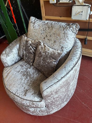Romelia velvet swivel barrel chair