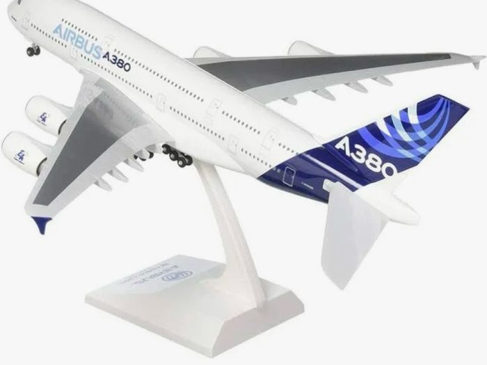 NEW BOXED LARGE Airbus A380 Scale Model Aircraft