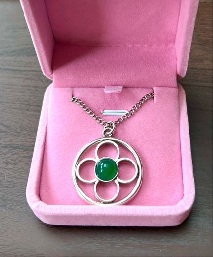Sterling silver necklace with four -leaf floral pendant
