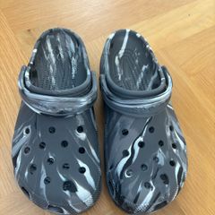 Crocs size 7