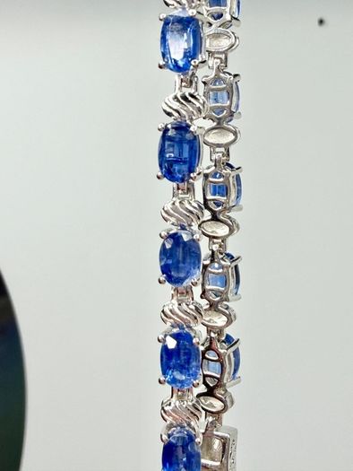 Bracelet Premium Himalayan Kyanite & Zircon Bracelet (11 Ct.)