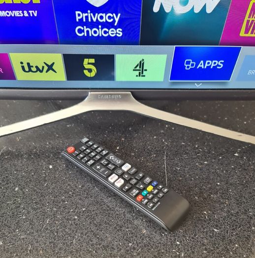 Samsung 32" Full HD Smart TV  UE32K5570