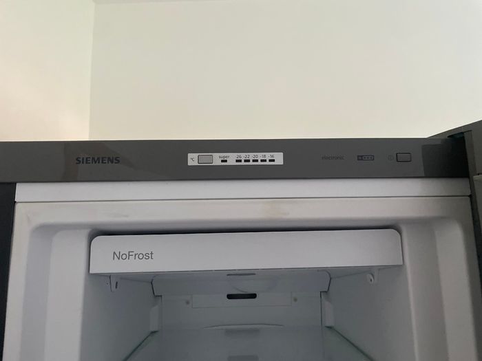 Siemens black freestanding fridge and freezer