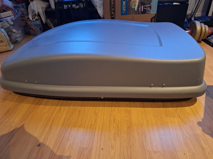 Roof box