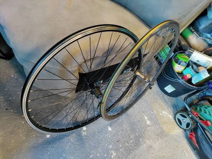28 inch / 700c wheels